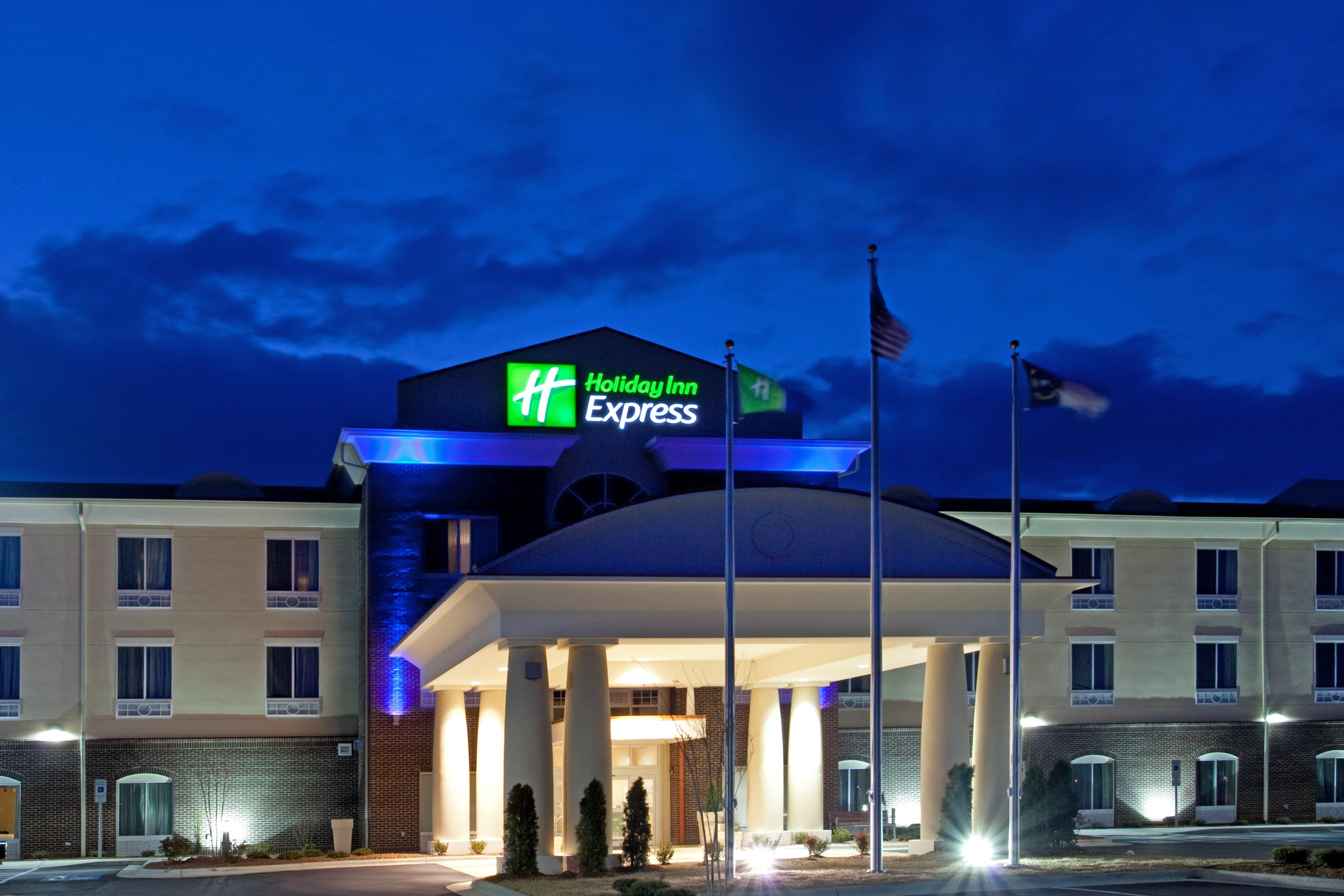 Holiday Inn Express Pembroke By Ihg Eksteriør billede