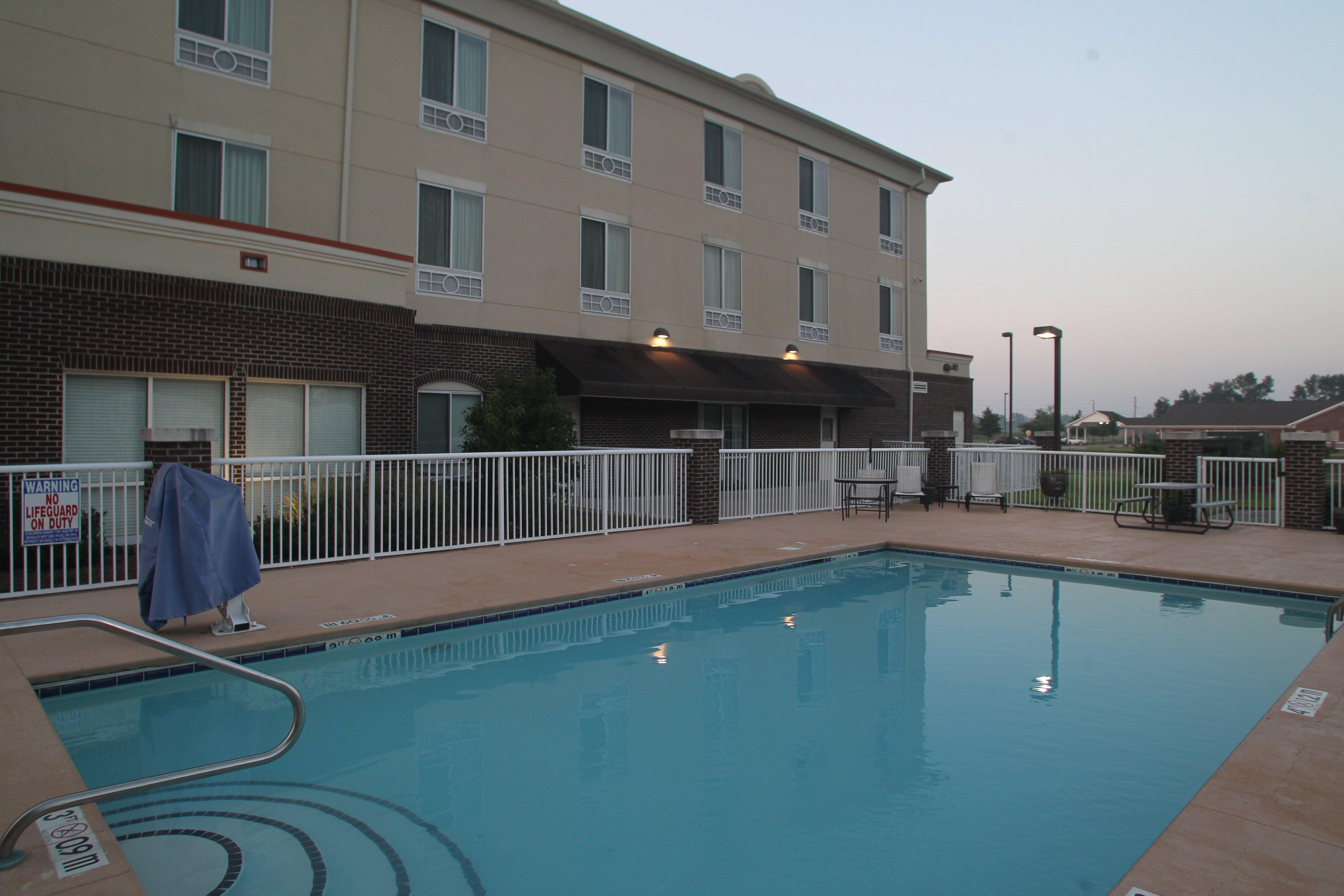Holiday Inn Express Pembroke By Ihg Eksteriør billede