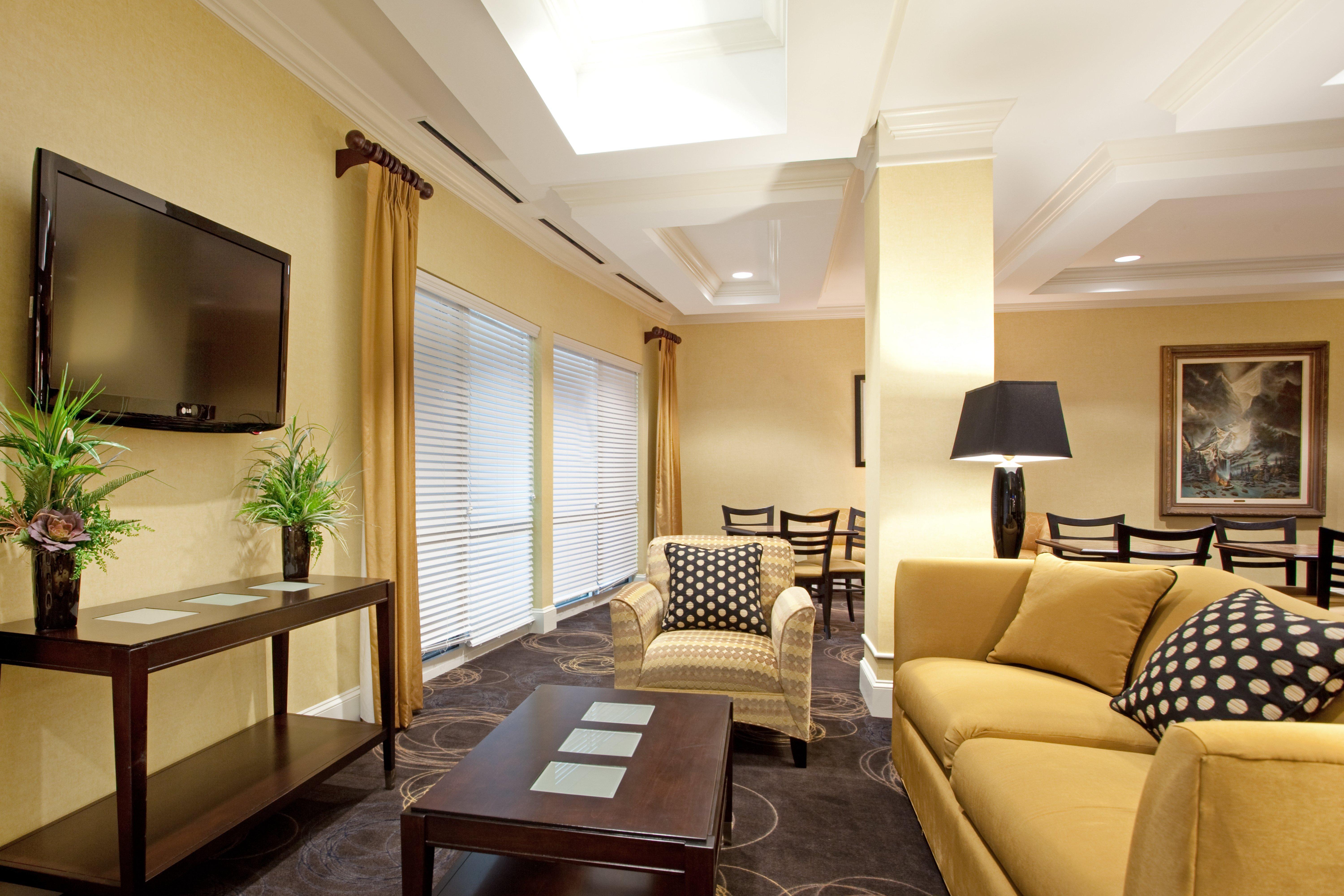 Holiday Inn Express Pembroke By Ihg Eksteriør billede