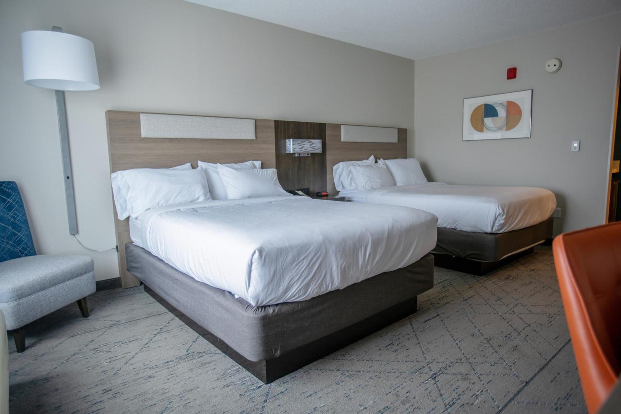 Holiday Inn Express Pembroke By Ihg Eksteriør billede