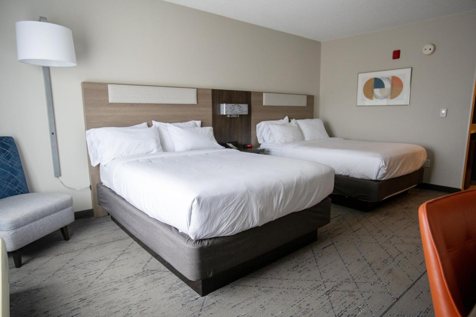 Holiday Inn Express Pembroke By Ihg Eksteriør billede