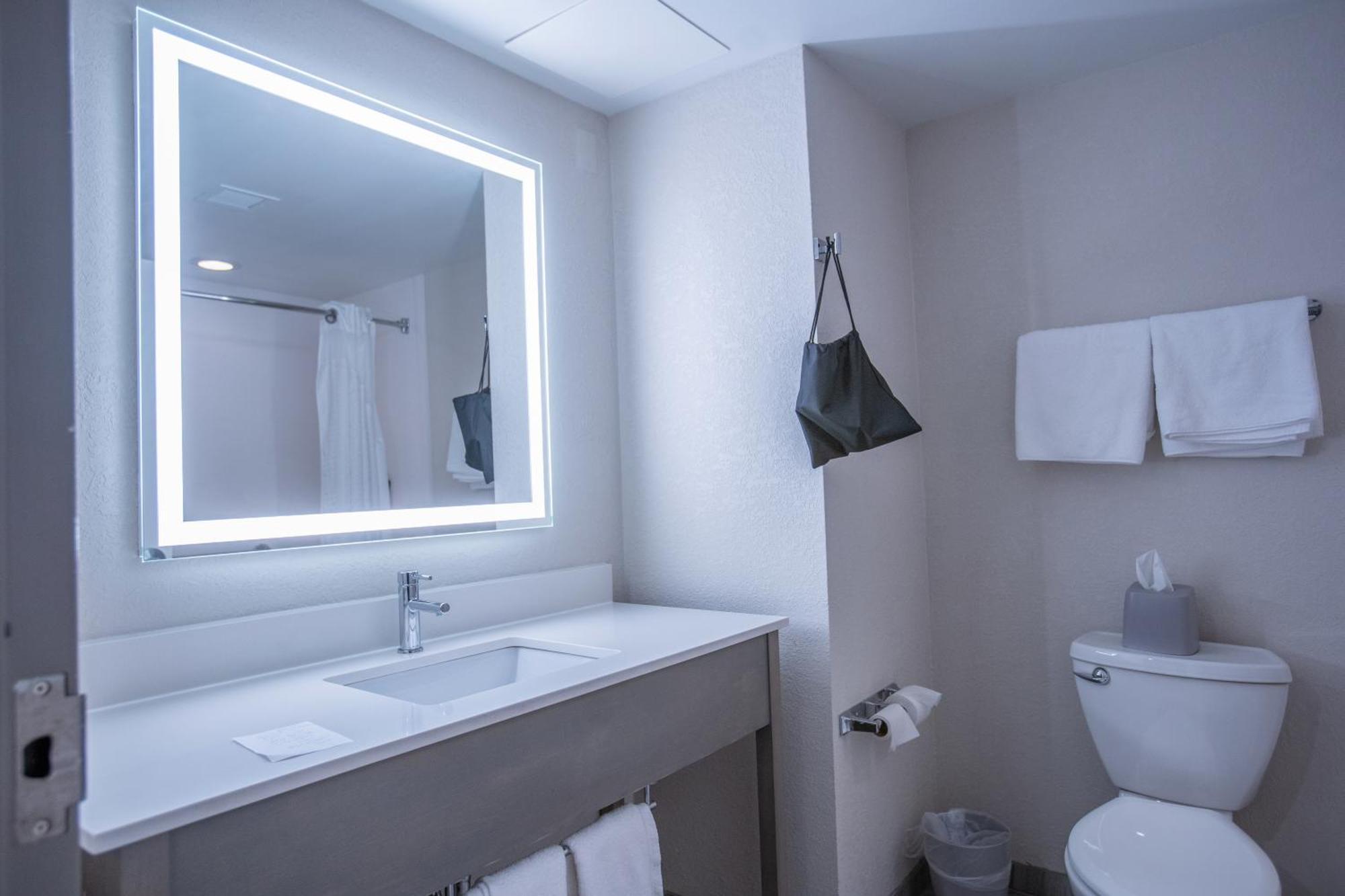 Holiday Inn Express Pembroke By Ihg Eksteriør billede