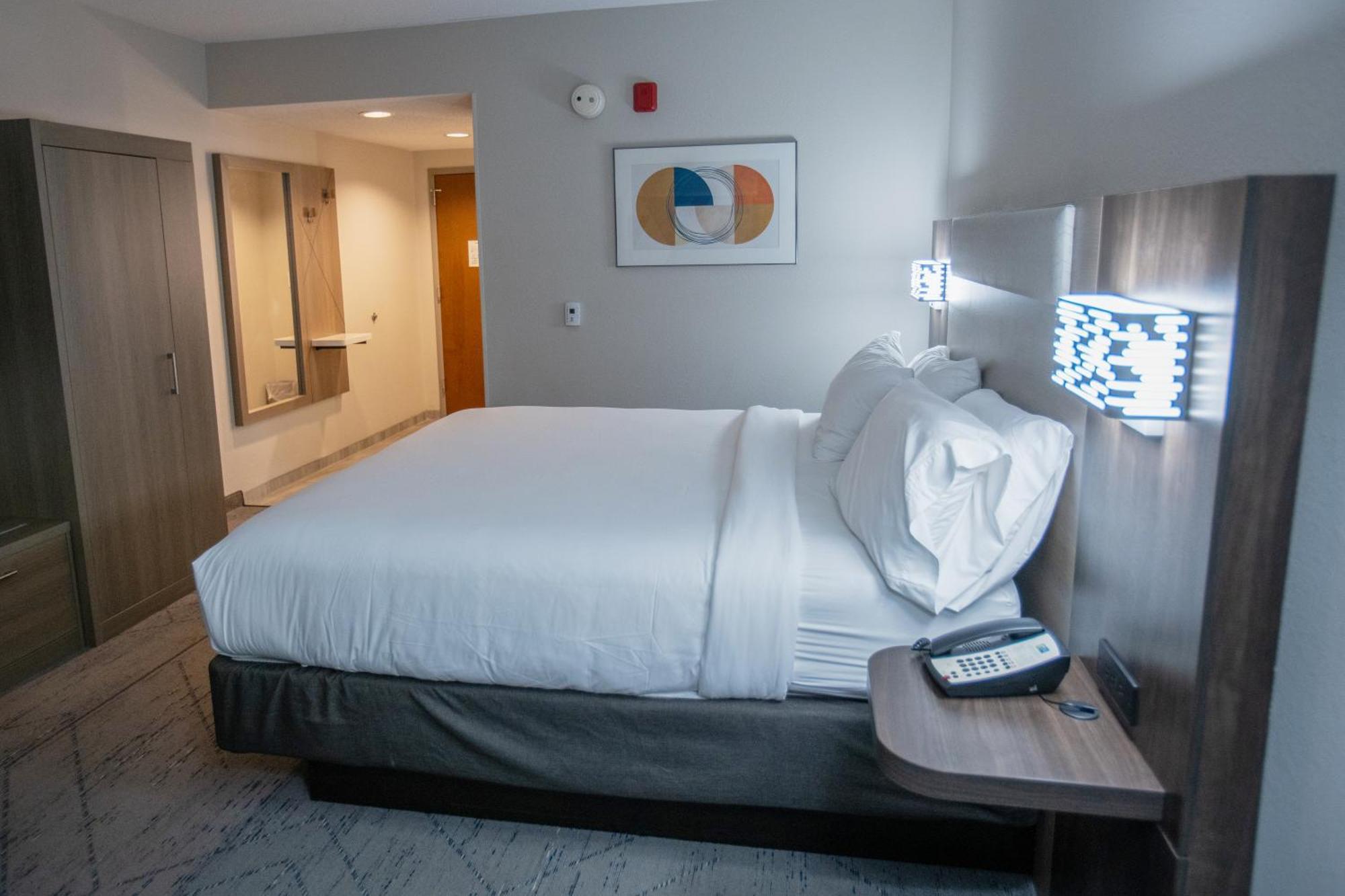 Holiday Inn Express Pembroke By Ihg Eksteriør billede