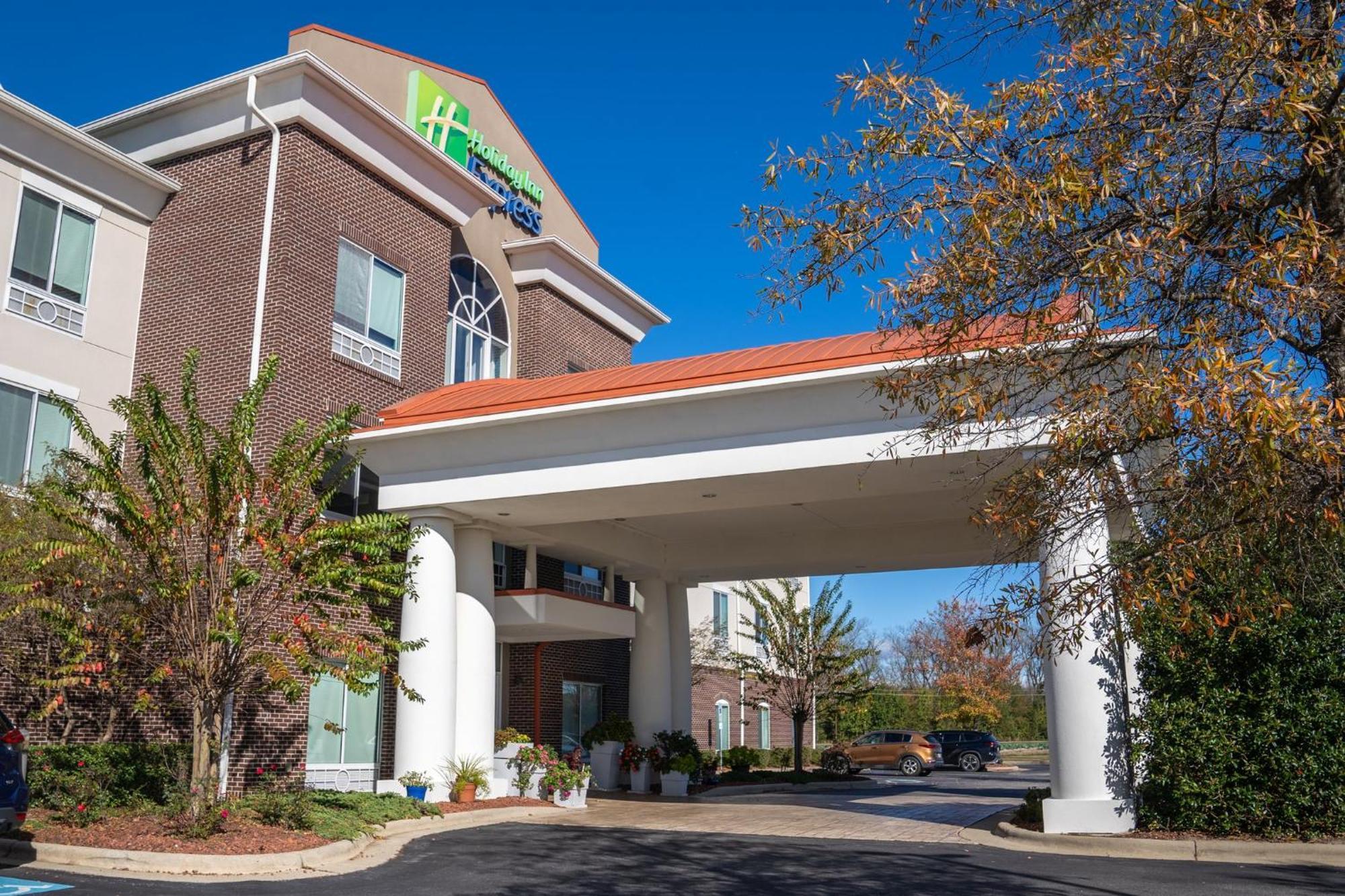 Holiday Inn Express Pembroke By Ihg Eksteriør billede