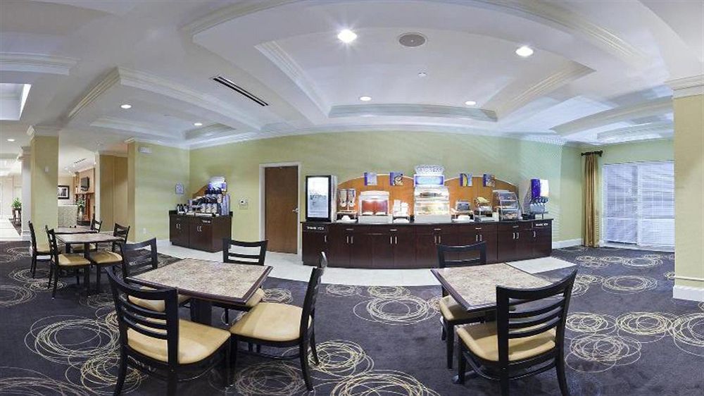 Holiday Inn Express Pembroke By Ihg Eksteriør billede